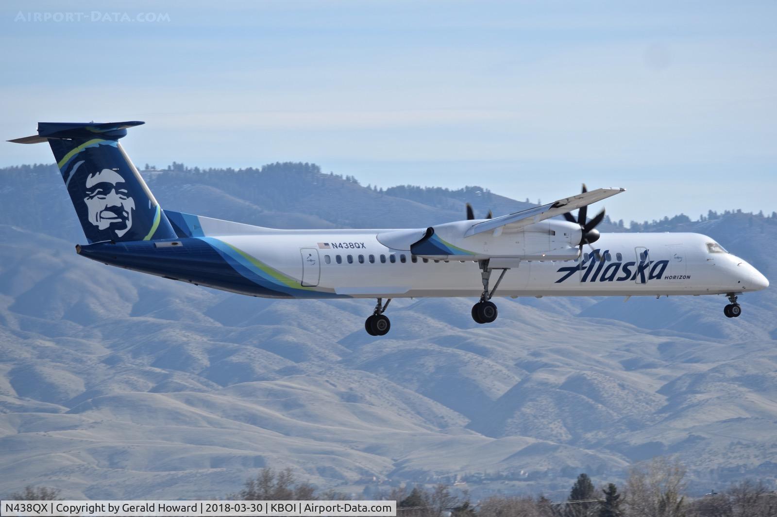 N438QX, 2009 Bombardier DHC-8-402 Dash 8 C/N 4243, Landing RWY 10R.