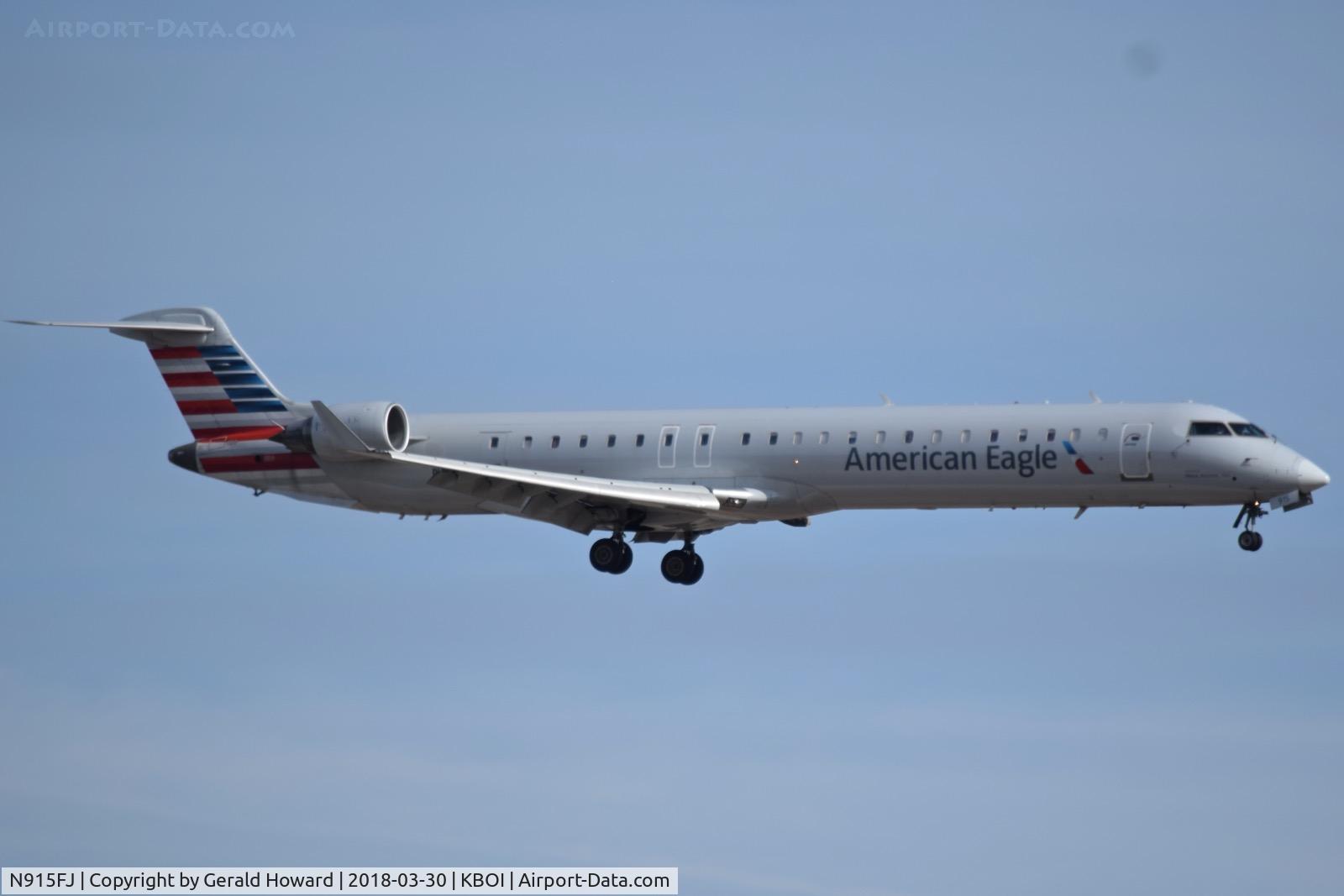 N915FJ, 2004 Bombardier CRJ900 (CL-600-2D24) C/N 15015, Landing RWY 10L.