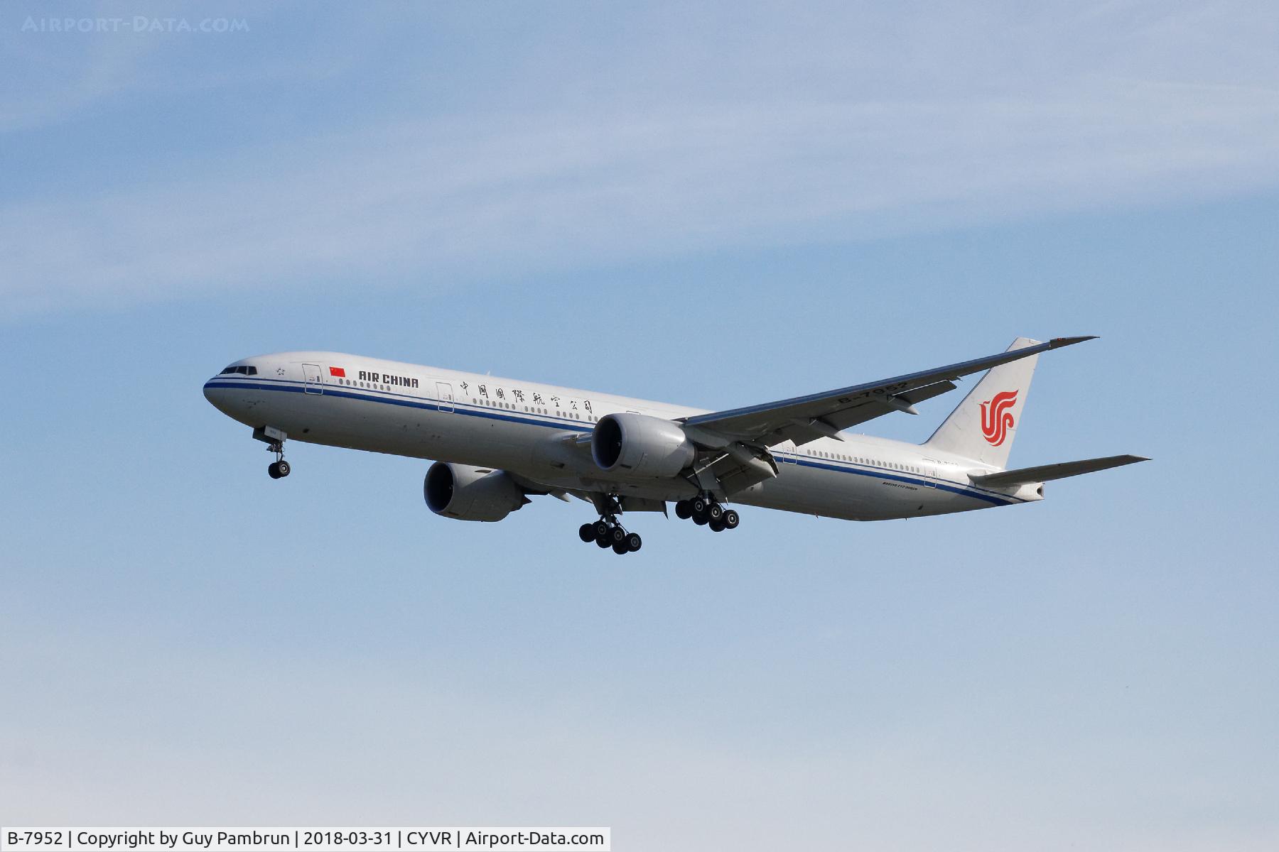 B-7952, 2016 Boeing 777-39L/ER C/N 63352, Landing