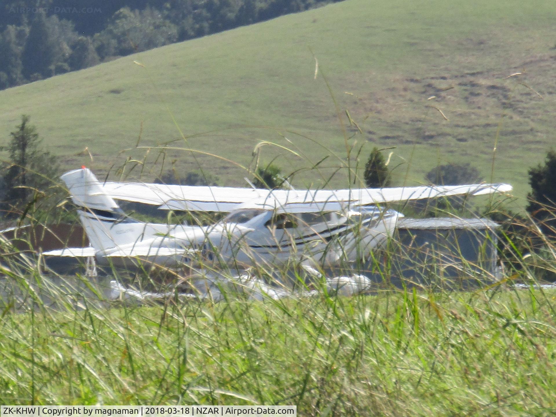 ZK-KHW, 2005 Cessna 182T Skylane C/N 18281680, holding for departure