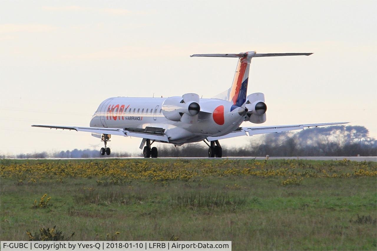 F-GUBC, 2002 Embraer ERJ-145LR (EMB-145LR) C/N 145556, Embraer ERJ-145LR, Reverse thrust landing rwy 25L, Brest-Bretagne airport (LFRB-BES)