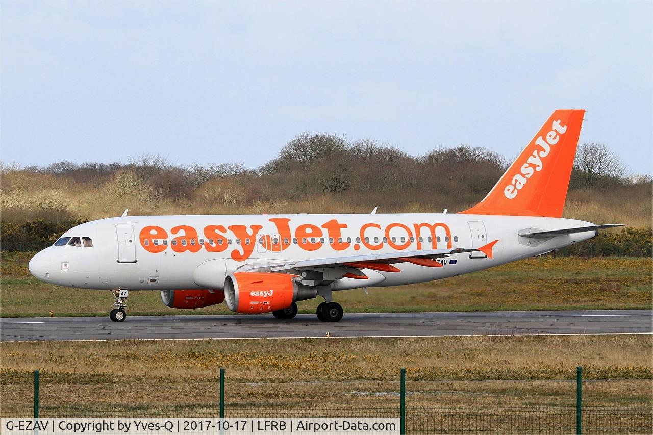 G-EZAV, 2006 Airbus A319-111 C/N 2803, Airbus A319-111, Taxiing to holding point rwy 07R, Brest-Bretagne Airport (LFRB-BES)