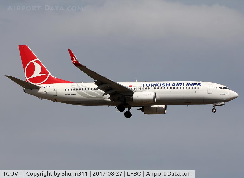 TC-JVT, 2016 Boeing 737-8F2 C/N 60020, Landing rwy 14R