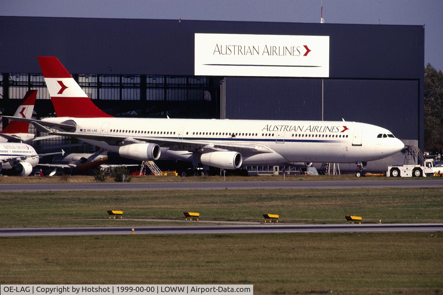 OE-LAG, 1995 Airbus A340-212 C/N 075, Part of right engine cowling in grey after a change of the cowling