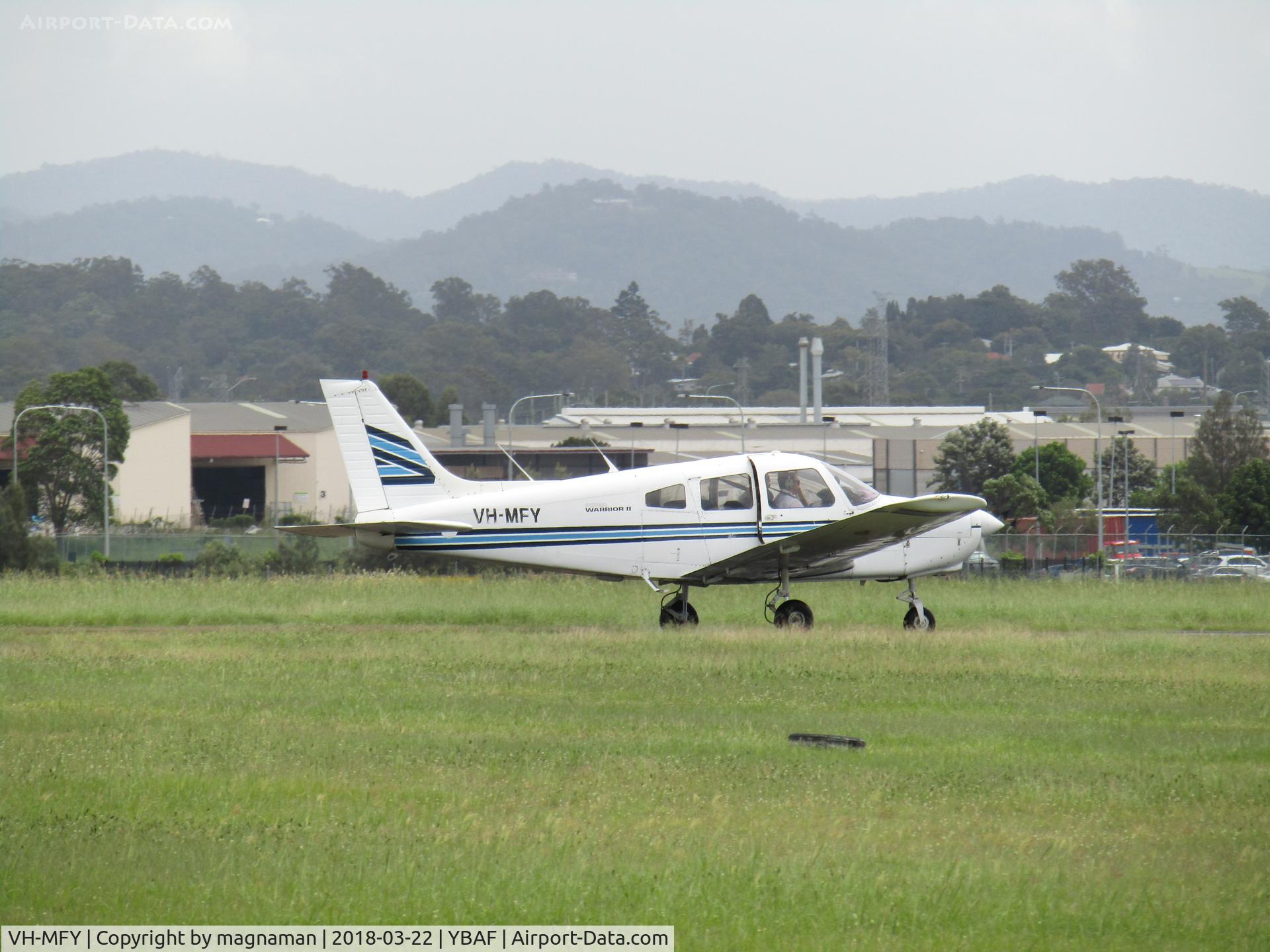VH-MFY, 1982 Piper PA-28-161 C/N 28-8216169, taxying in
