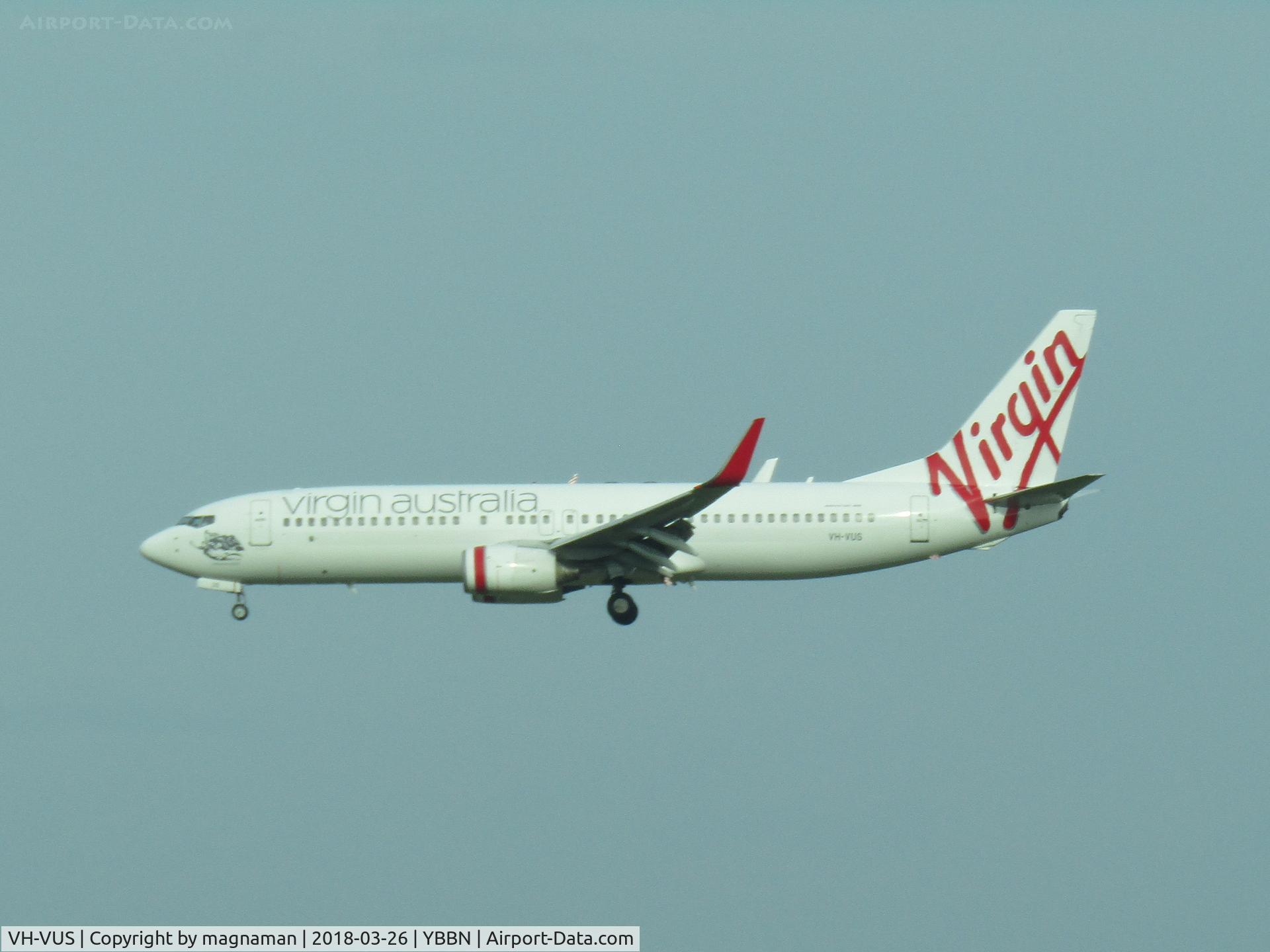 VH-VUS, 2009 Boeing 737-8FE C/N 36607, landing at BNE