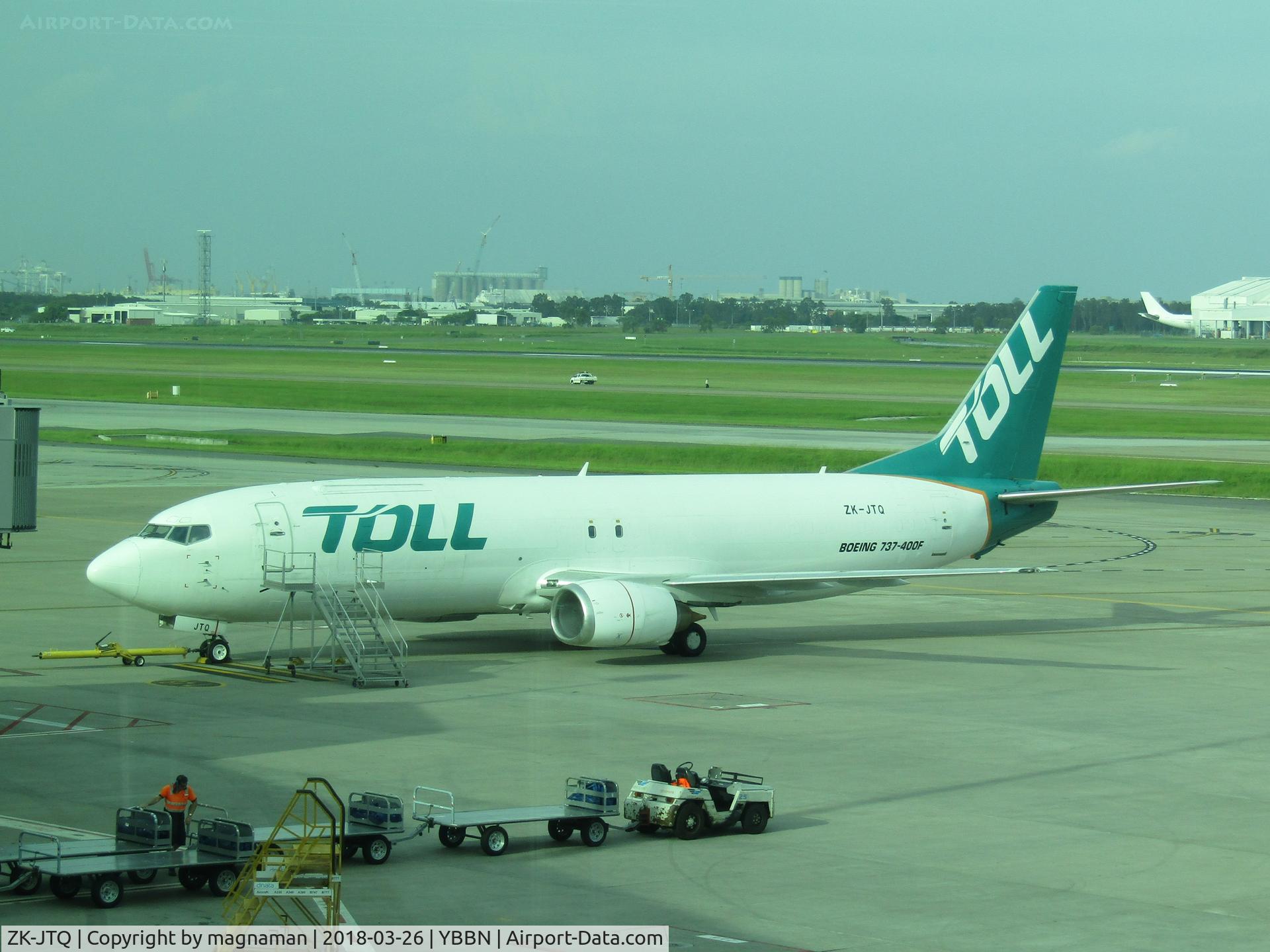 ZK-JTQ, 1992 Boeing 737-476 C/N 24442, on stand at BNE