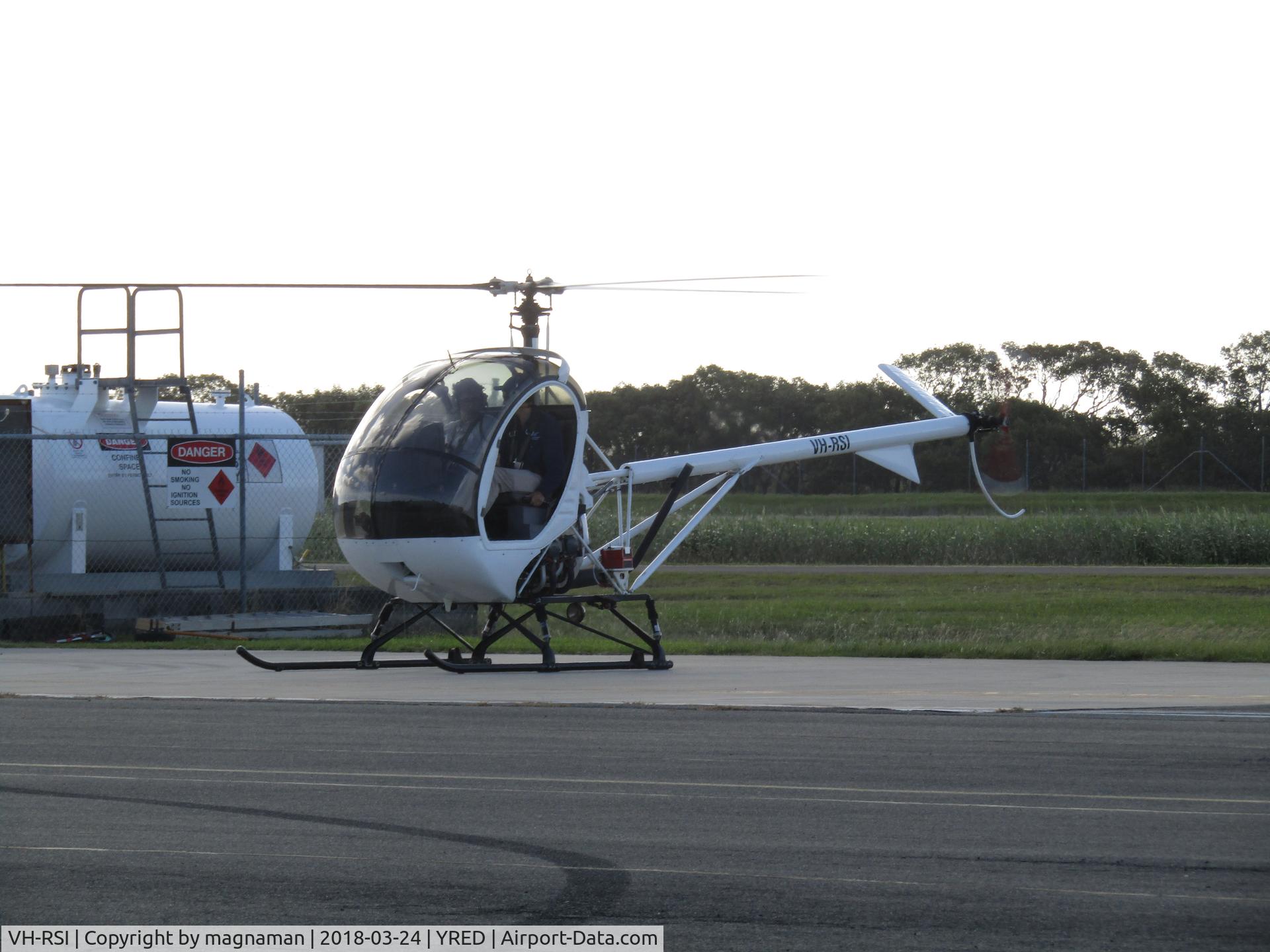 VH-RSI, 2004 Schweizer 269C-1 C/N 0180, lesson ongoing