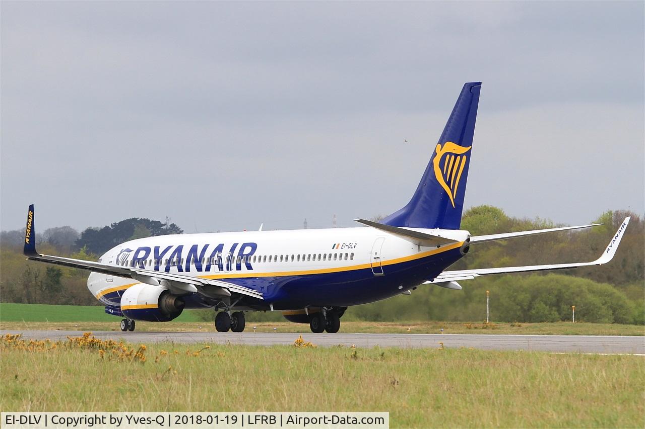 EI-DLV, 2006 Boeing 737-8AS C/N 33598, Boeing 737-8AS, Taxiing to holding point rwy 07R, Brest-Bretagne airport (LFRB-BES)