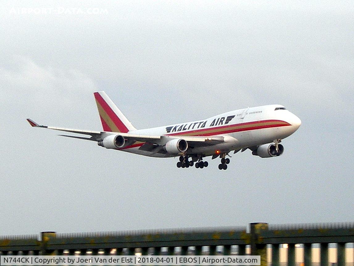 N744CK, 1979 Boeing 747-246B C/N 22065, Moments before touchdown rwy 26
