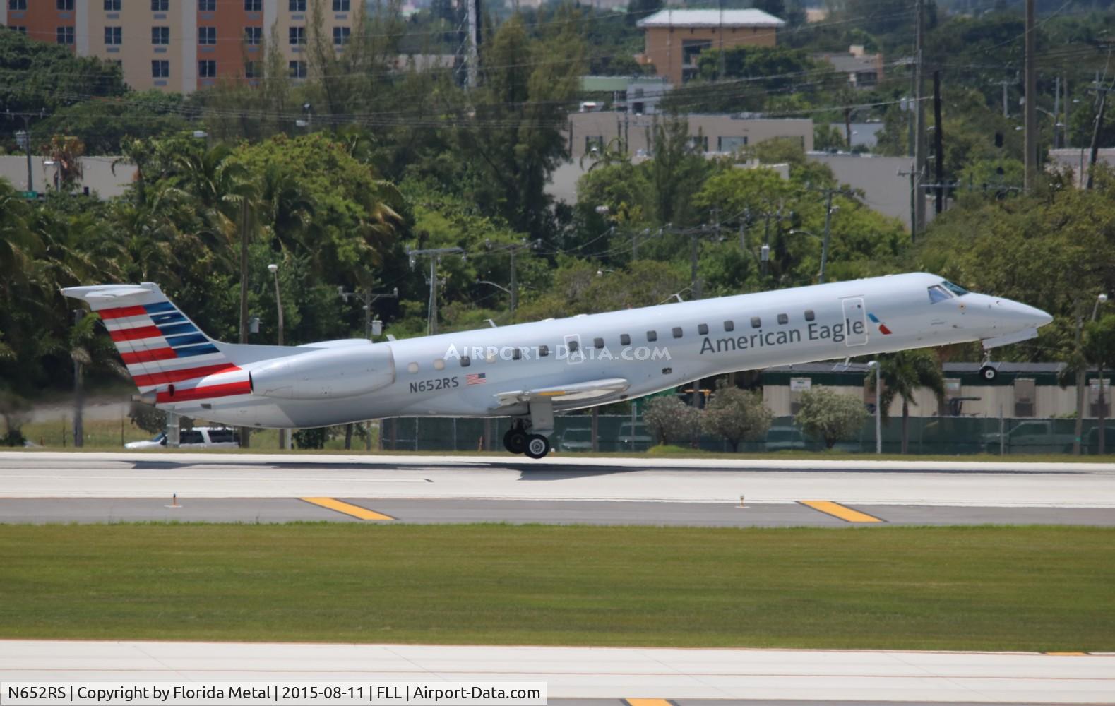 N652RS, 2001 Embraer ERJ-145LR (EMB-145LR) C/N 145432, American Eagle