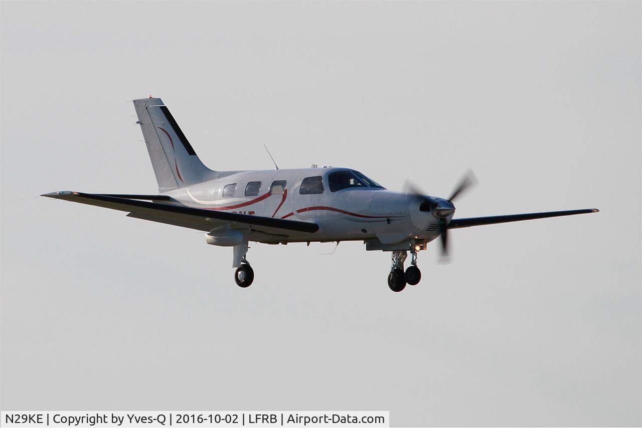 N29KE, 2004 Piper PA-46-350P Malibu Mirage C/N 4636352, Piper PA-46-350P Malibu Mirage, On final  rwy 07R, Brest-Bretagne Airport (LFRB-BES)