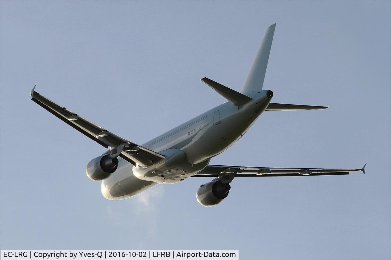 EC-LRG, 2001 Airbus A320-214 C/N 1516, Airbus A320-214, Take off rwy 25L, Brest-Bretagne airport (LFRB-BES)