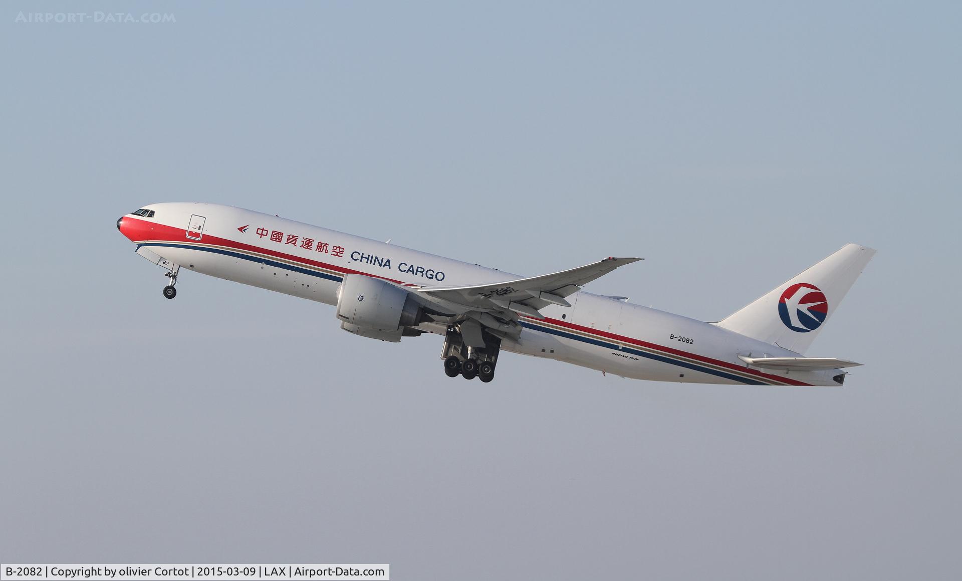 B-2082, 2010 Boeing 777-F6N C/N 37716, Taking off
