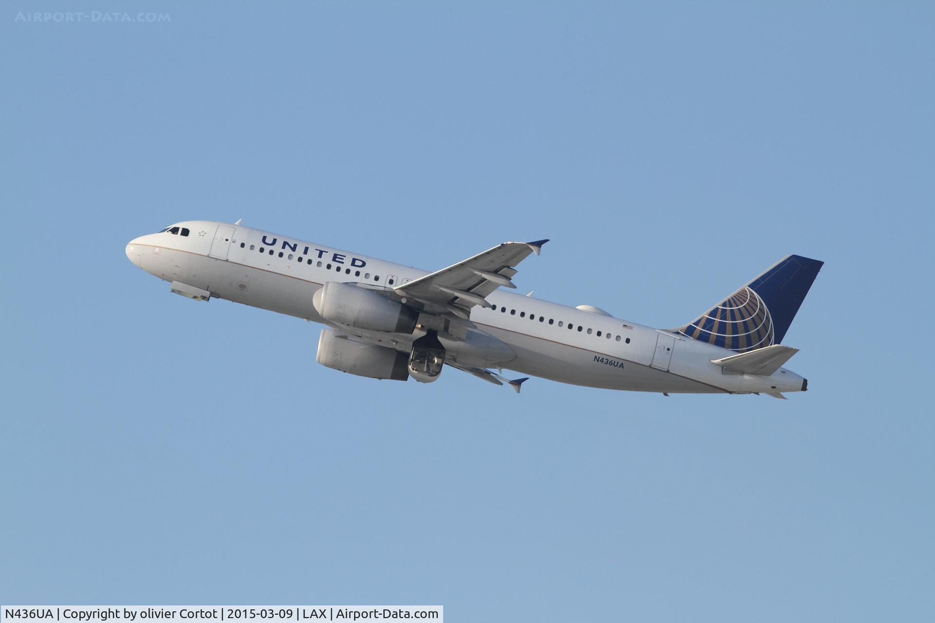 N436UA, 1996 Airbus A320-232 C/N 638, leaving LA