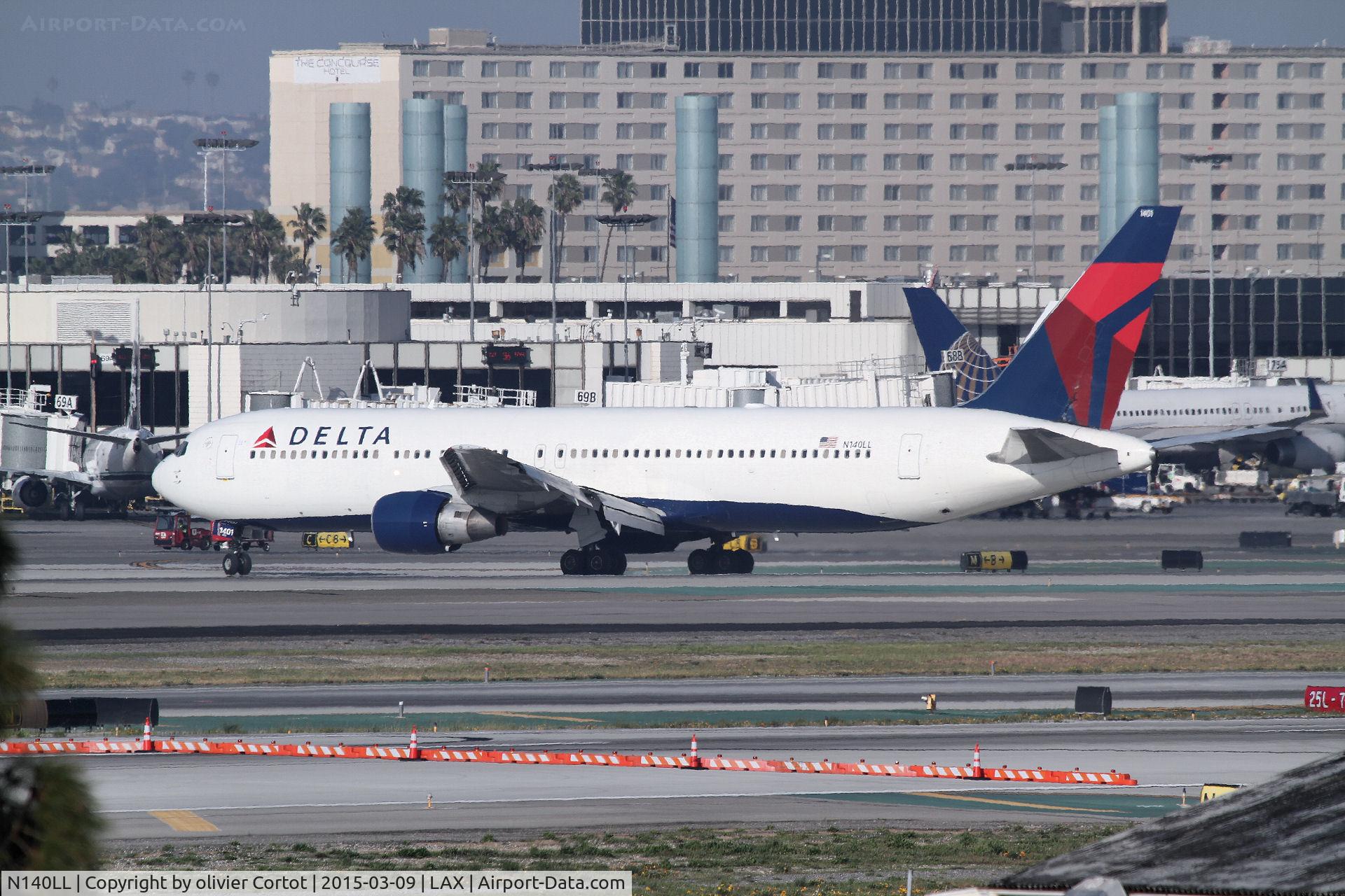 N140LL, 1993 Boeing 767-332 C/N 25988, In Los Angeles