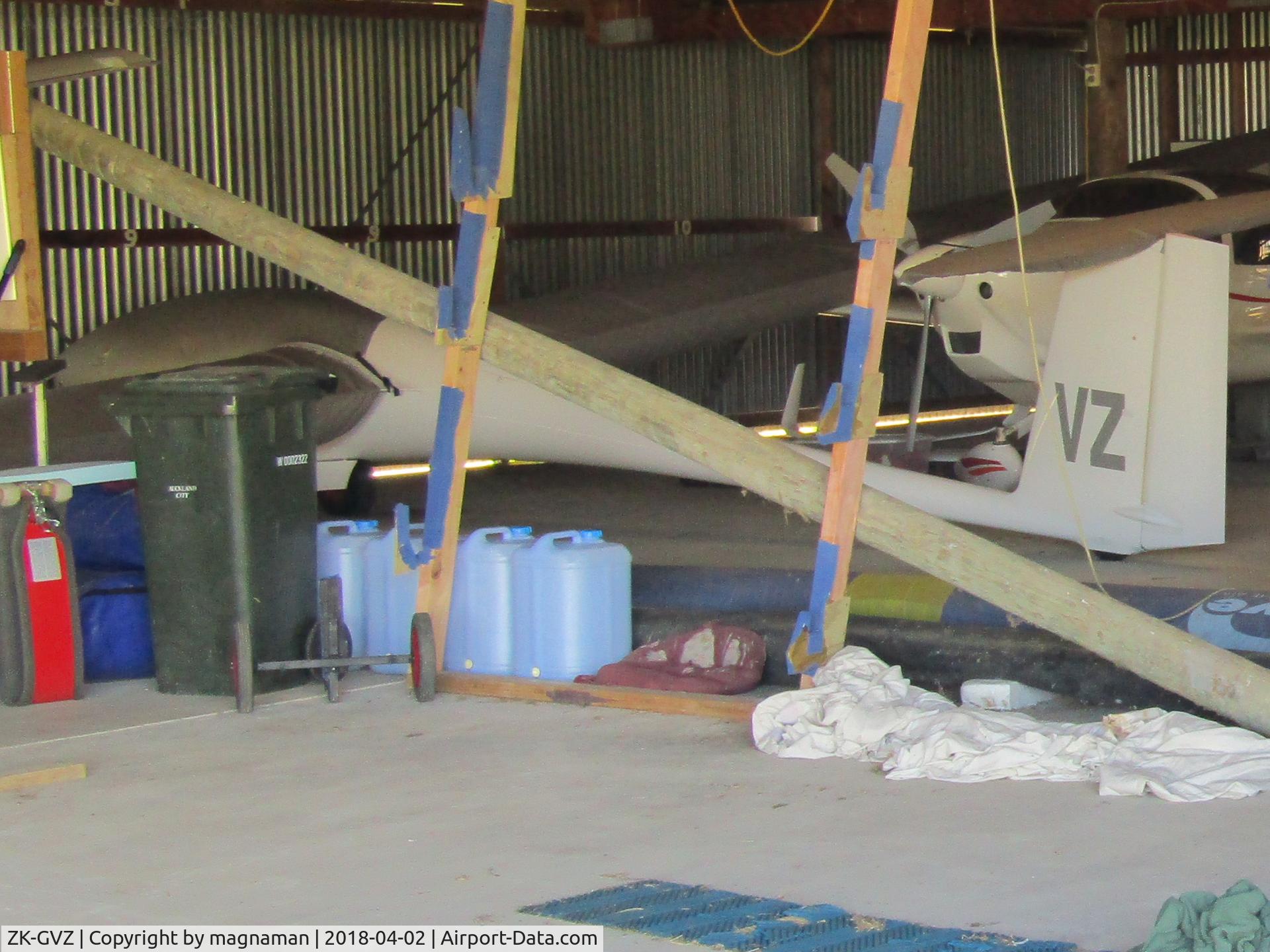 ZK-GVZ, Schempp-Hirth Cirrus C/N 20, in crowded hangar at Drury