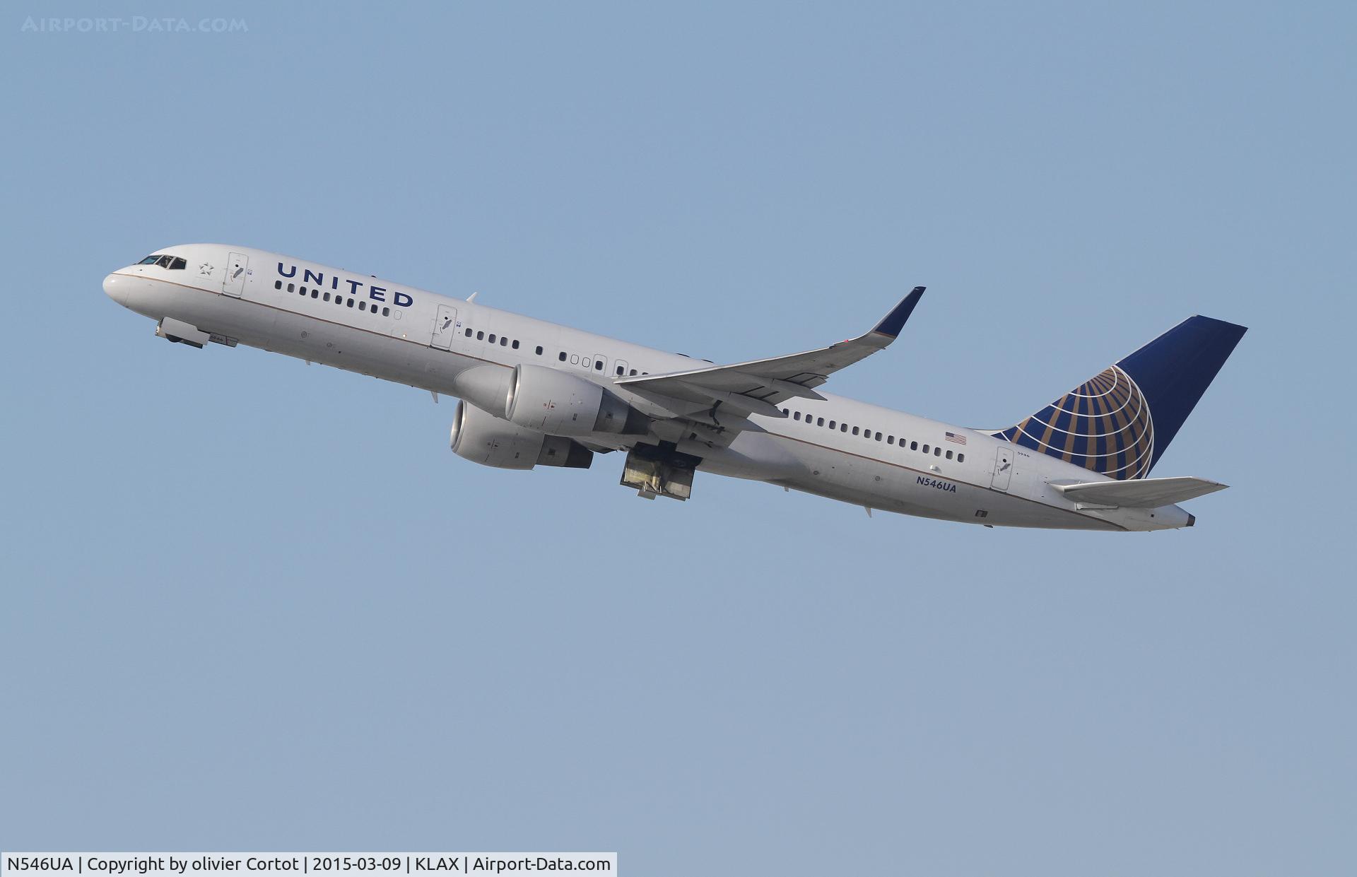 N546UA, 1991 Boeing 757-222 C/N 25367, leaving LA