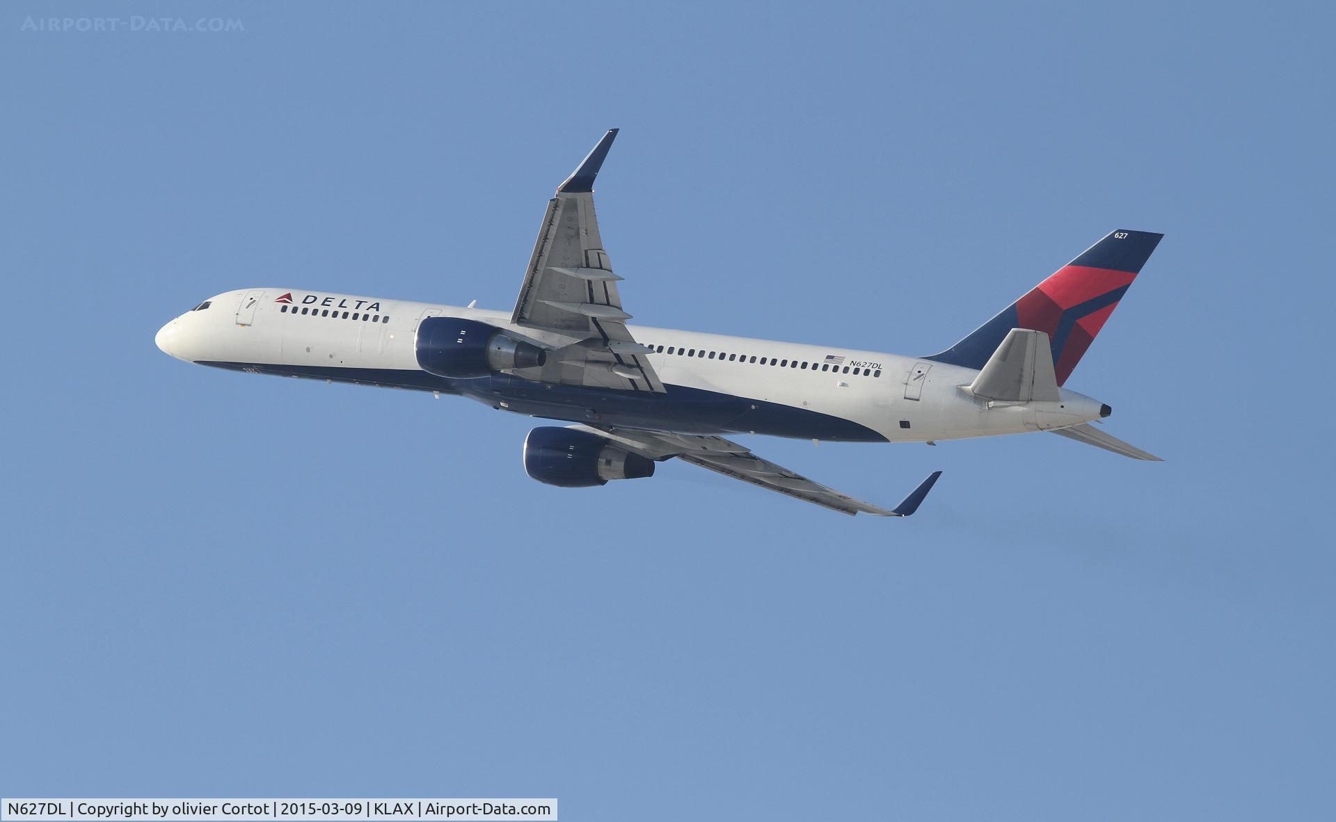 N627DL, 1987 Boeing 757-232 C/N 22917, leaving LA