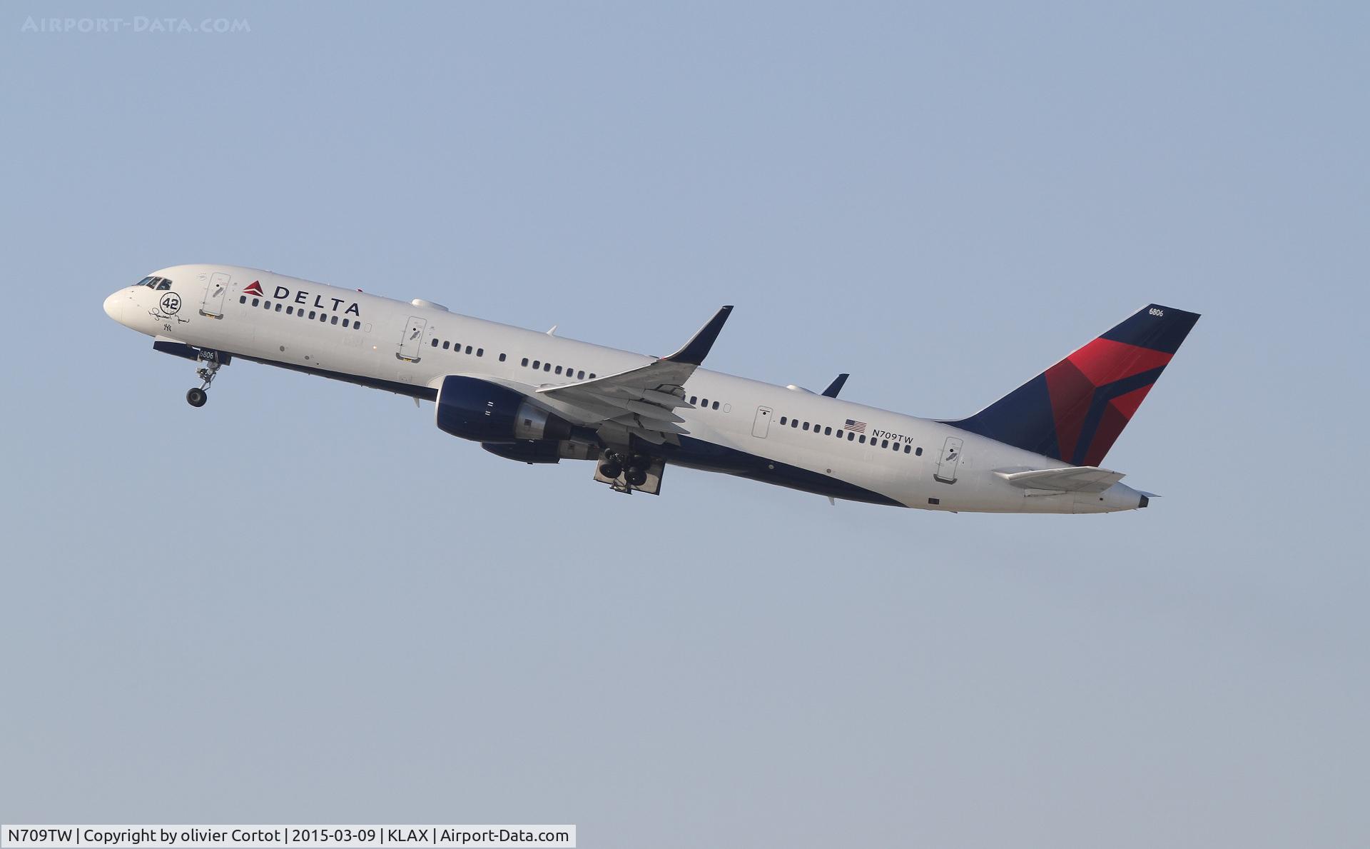 N709TW, 1997 Boeing 757-2Q8 C/N 28168, note the nose marking