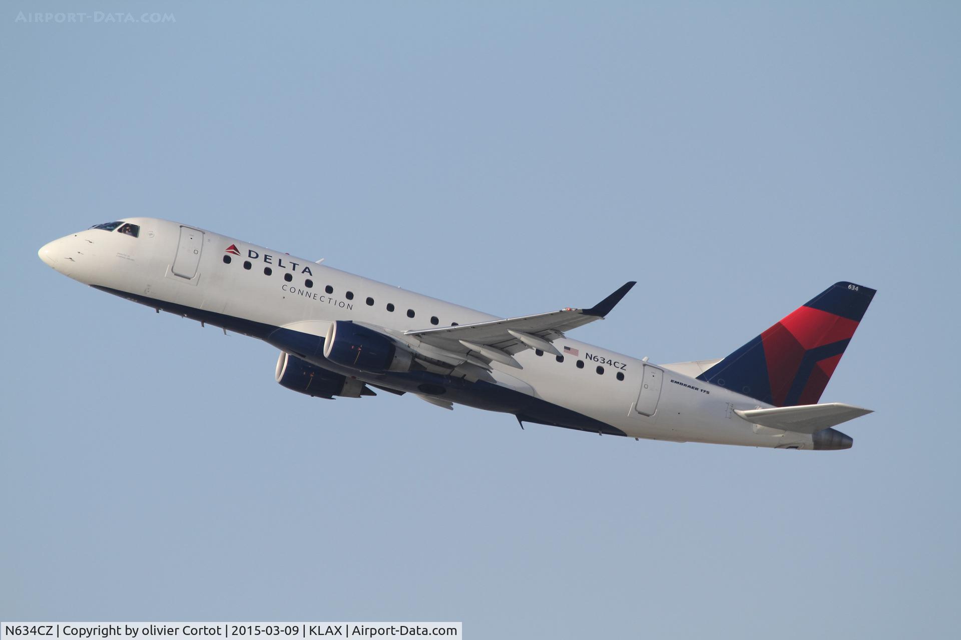 N634CZ, 2008 Embraer 175LR (ERJ-170-200LR) C/N 17000246, leaving LA