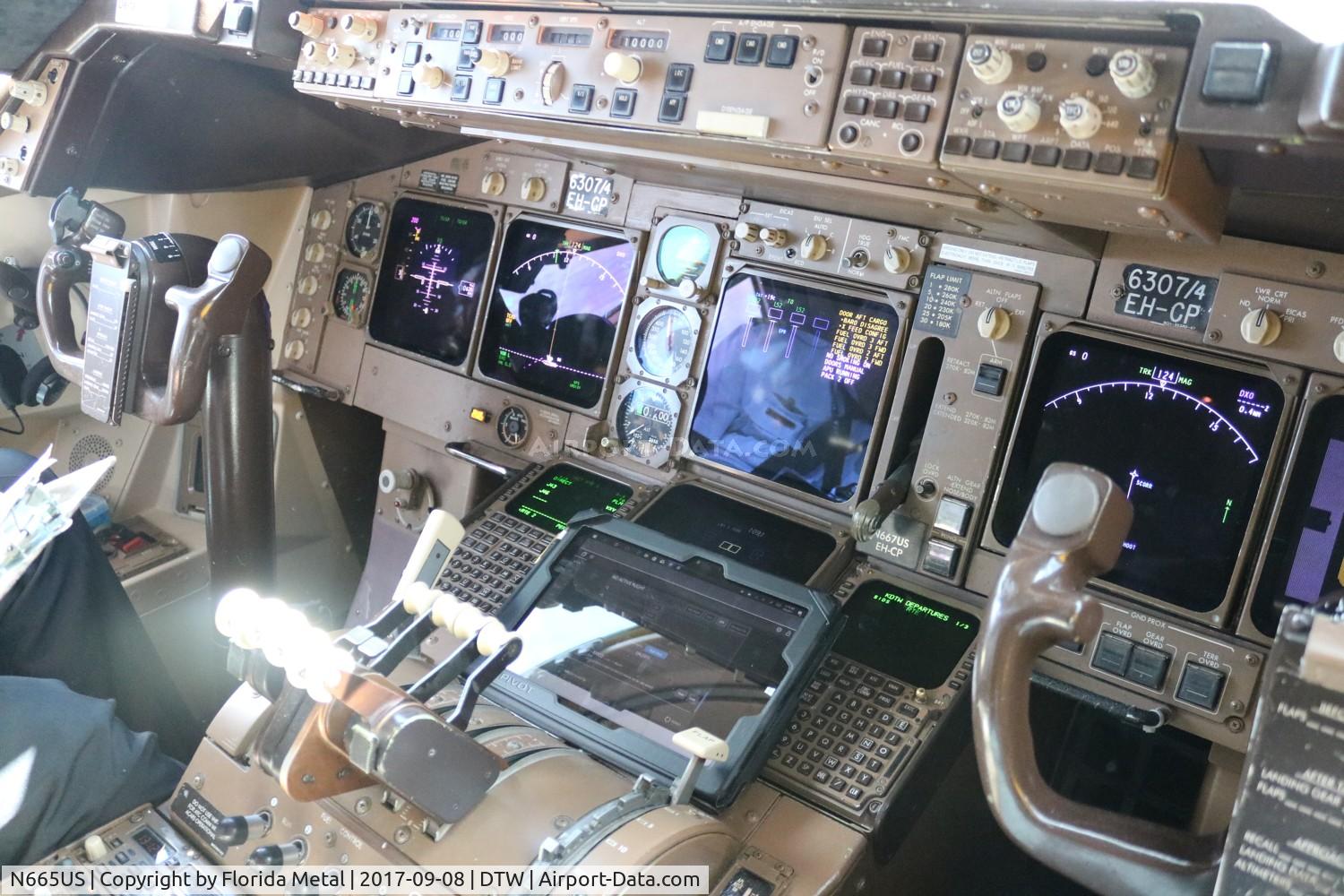 N665US, 1989 Boeing 747-451 C/N 23820, Delta 747 cockpit