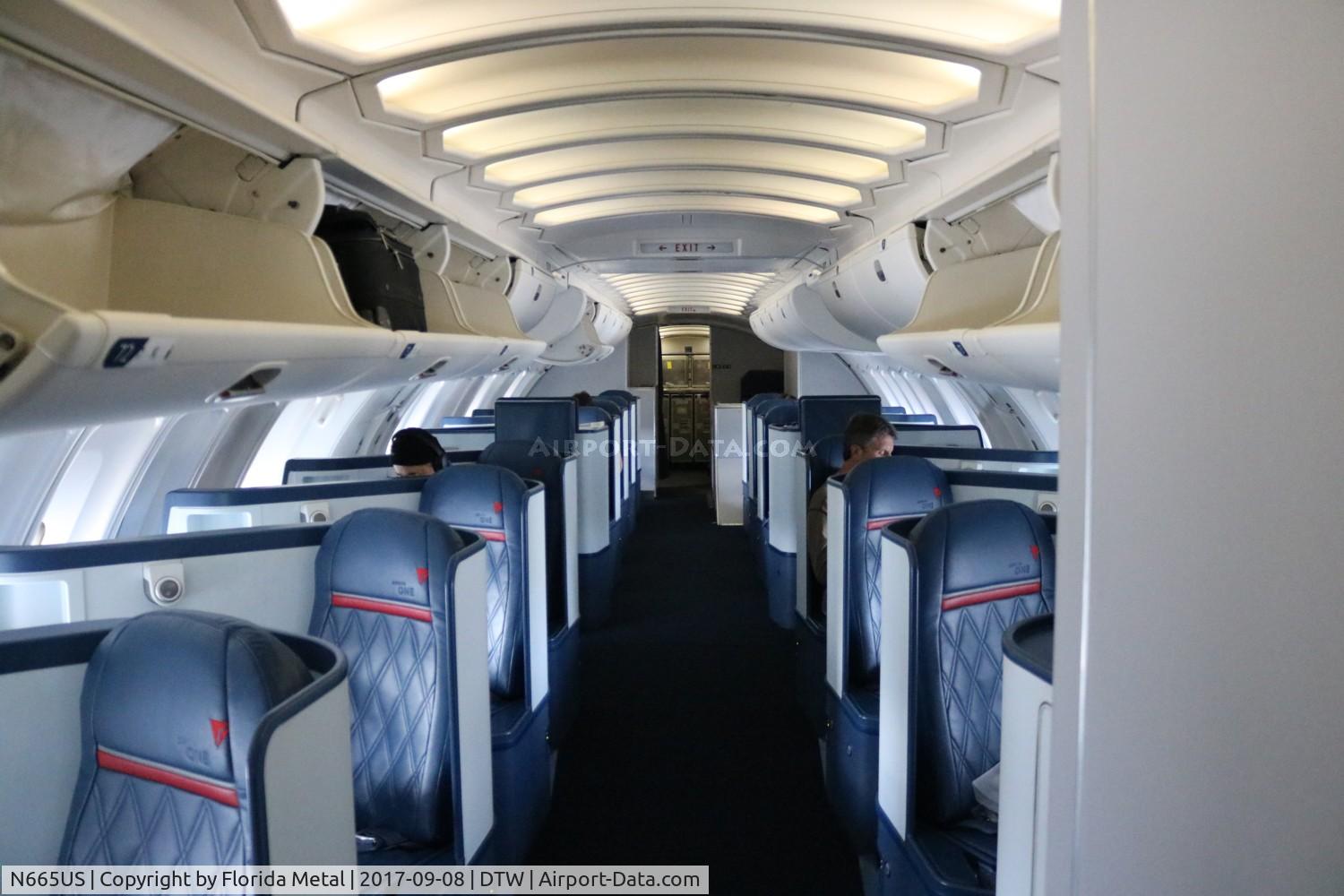 N665US, 1989 Boeing 747-451 C/N 23820, Delta upper deck