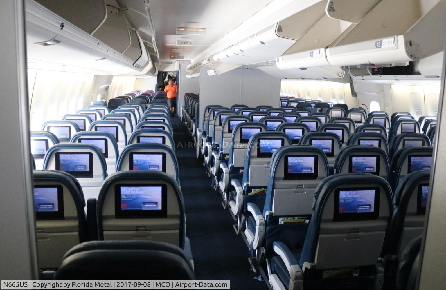 N665US, 1989 Boeing 747-451 C/N 23820, Delta 747 interior