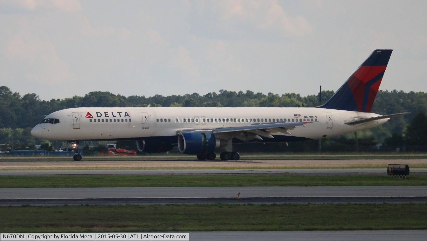 N670DN, 1992 Boeing 757-232 C/N 25331, Delta