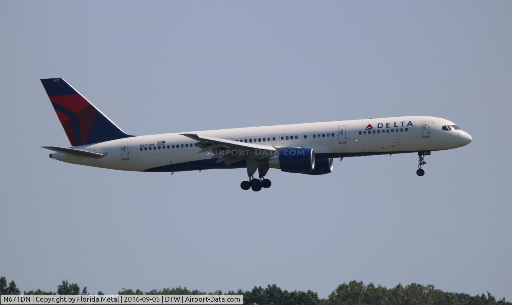N671DN, 1992 Boeing 757-232 C/N 25332, Delta