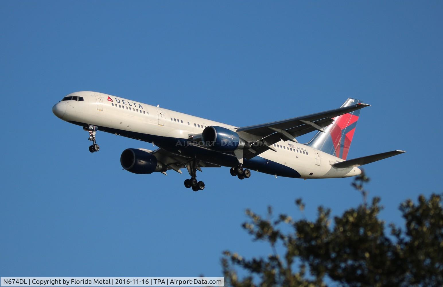 N674DL, 1992 Boeing 757-232 C/N 25979, Delta