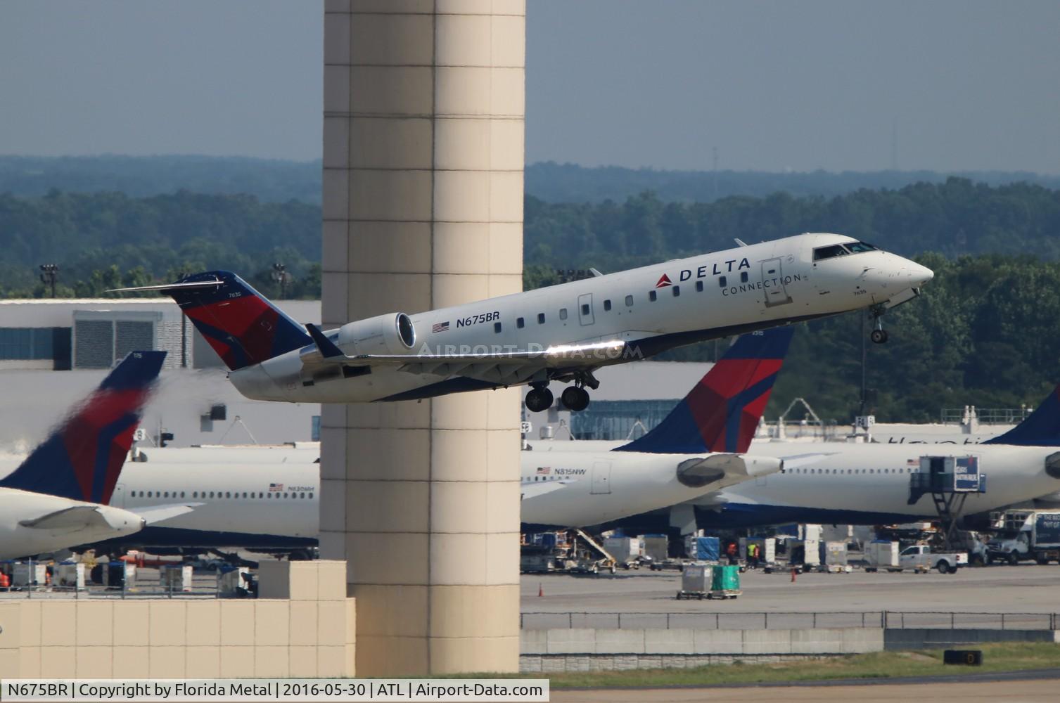 N675BR, 2002 Bombardier CRJ-200ER (CL-600-2B19) C/N 7635, Delta Connection