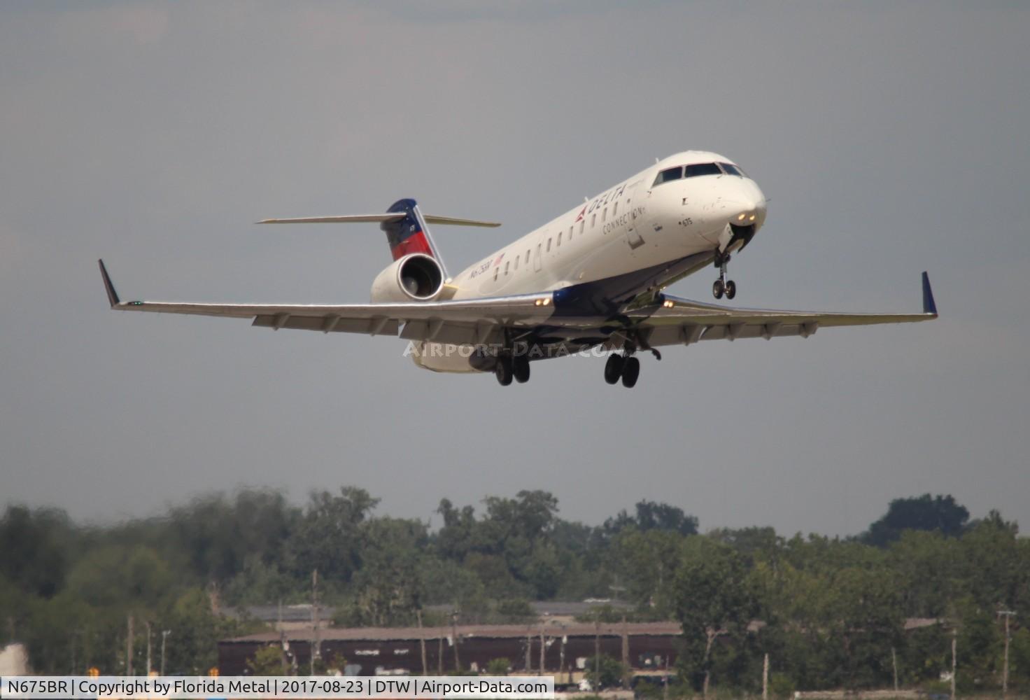 N675BR, 2002 Bombardier CRJ-200ER (CL-600-2B19) C/N 7635, Delta Connection