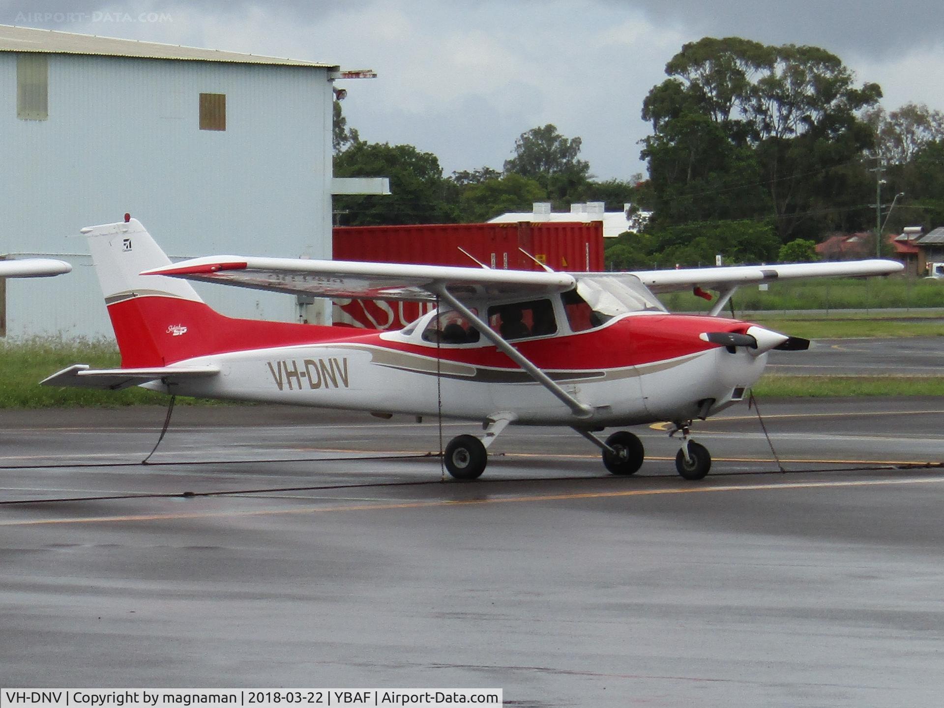 VH-DNV, 2001 Cessna 172S C/N 172S8945, smart c/s