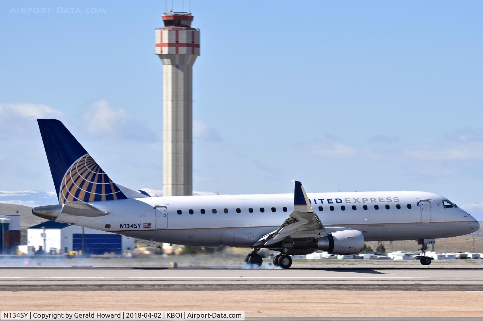 N134SY, 2015 Embraer 175LR (ERJ-170-200LR) C/N 17000458, Landing RWY 28R.