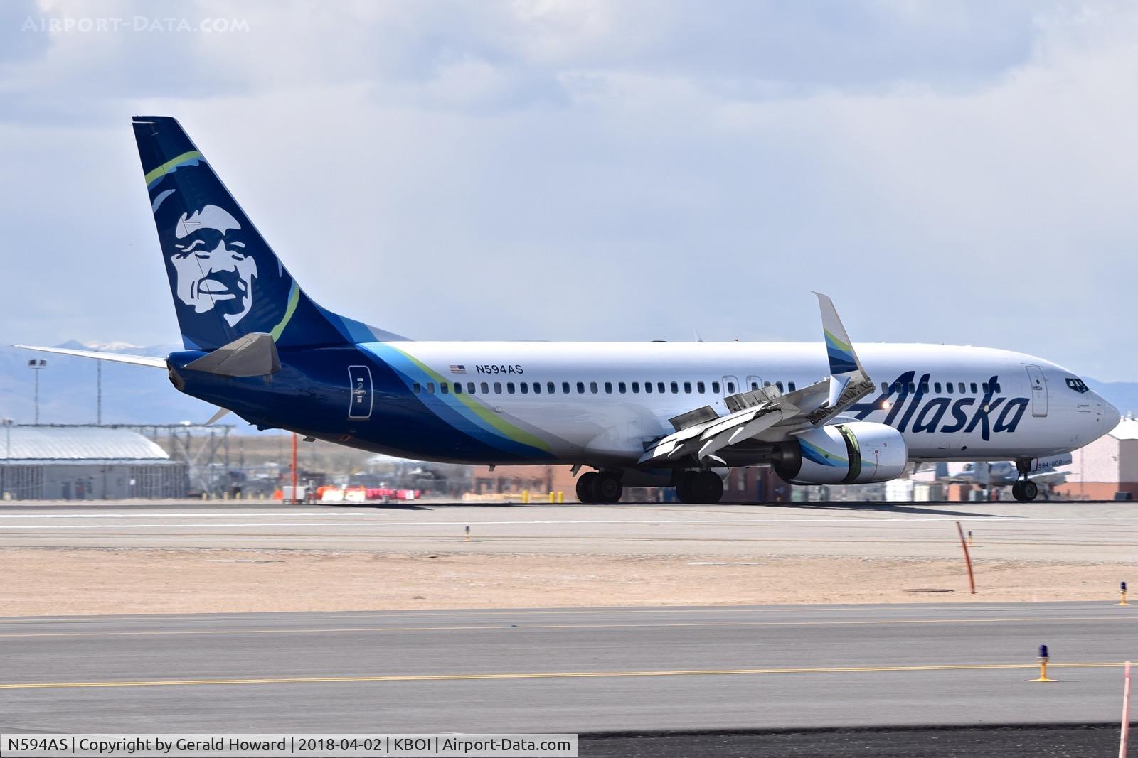N594AS, 2008 Boeing 737-890 C/N 35191, Landing roll out on RWY 28R.