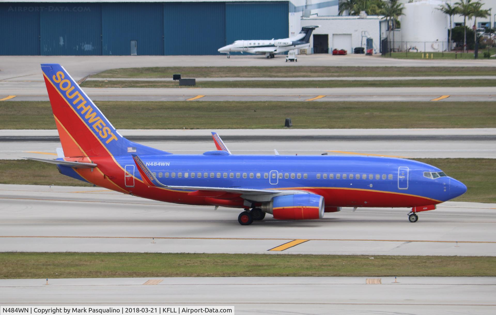 N484WN, 2004 Boeing 737-7H4 C/N 33841, Boeing 737-700
