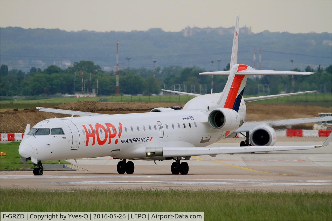 F-GRZD, 2001 Canadair CRJ-702 (CL-600-2C10) Regional Jet C/N 10016, Canadair Regional Jet CRJ-702, Lining up rwy 08, Paris-Orly airport (LFPO-ORY)