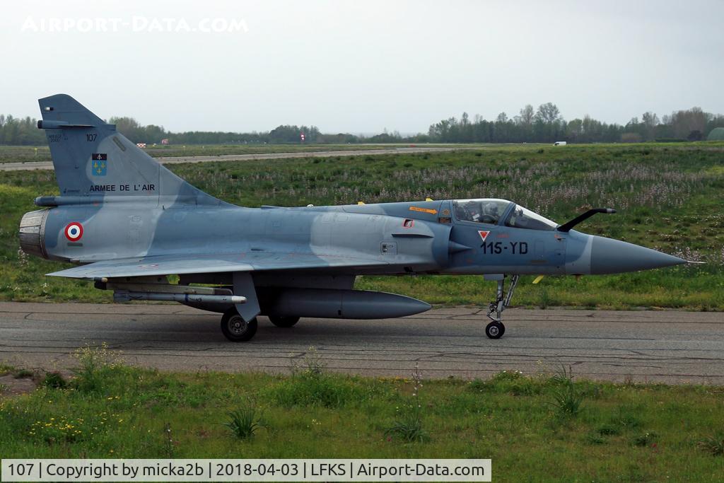 107, Dassault Mirage 2000C C/N 372, Taxiing