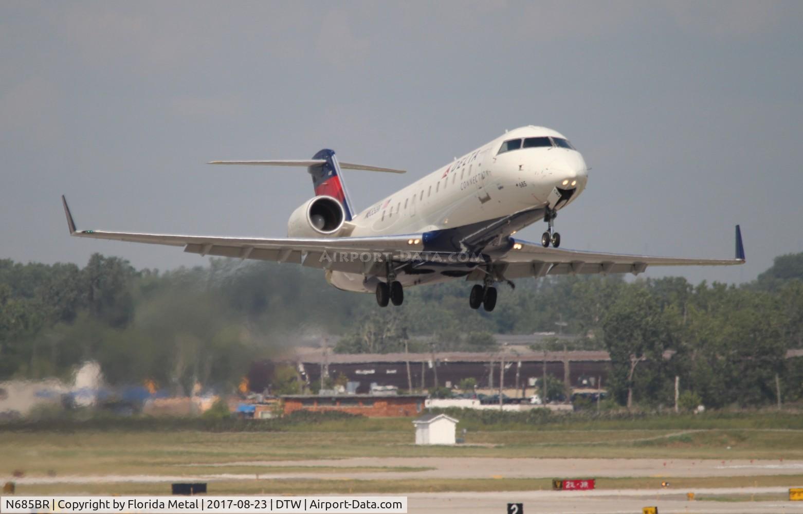 N685BR, 2002 Bombardier CRJ-200ER (CL-600-2B19) C/N 7712, Delta Connection