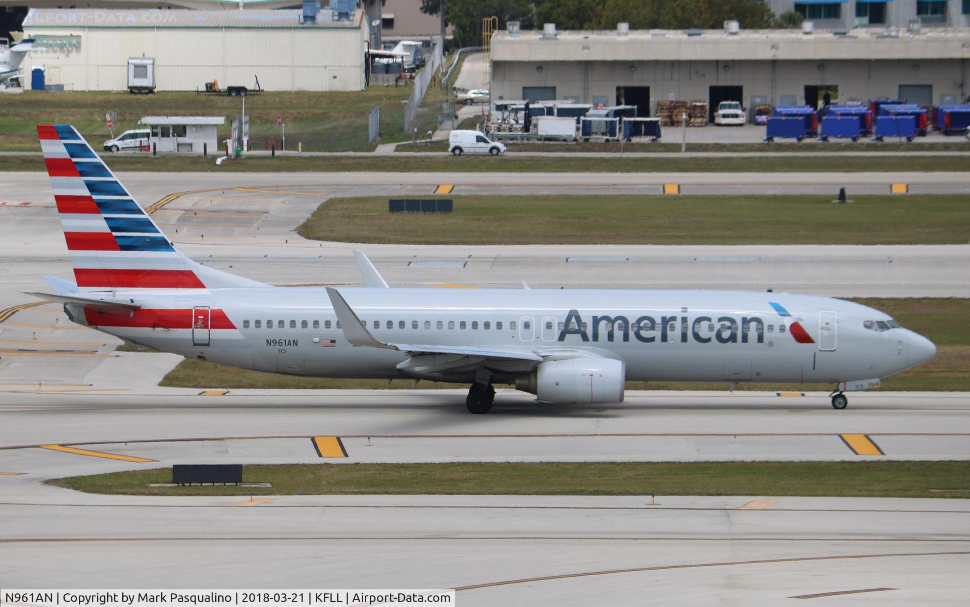N961AN, 2001 Boeing 737-823 C/N 30092, Boeing 737-800