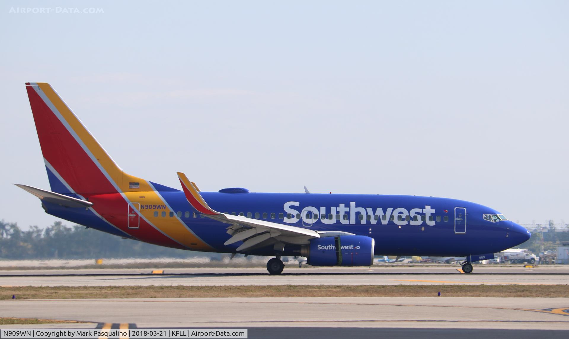 N909WN, 2008 Boeing 737-7H4 C/N 32458, Boeing 737-700