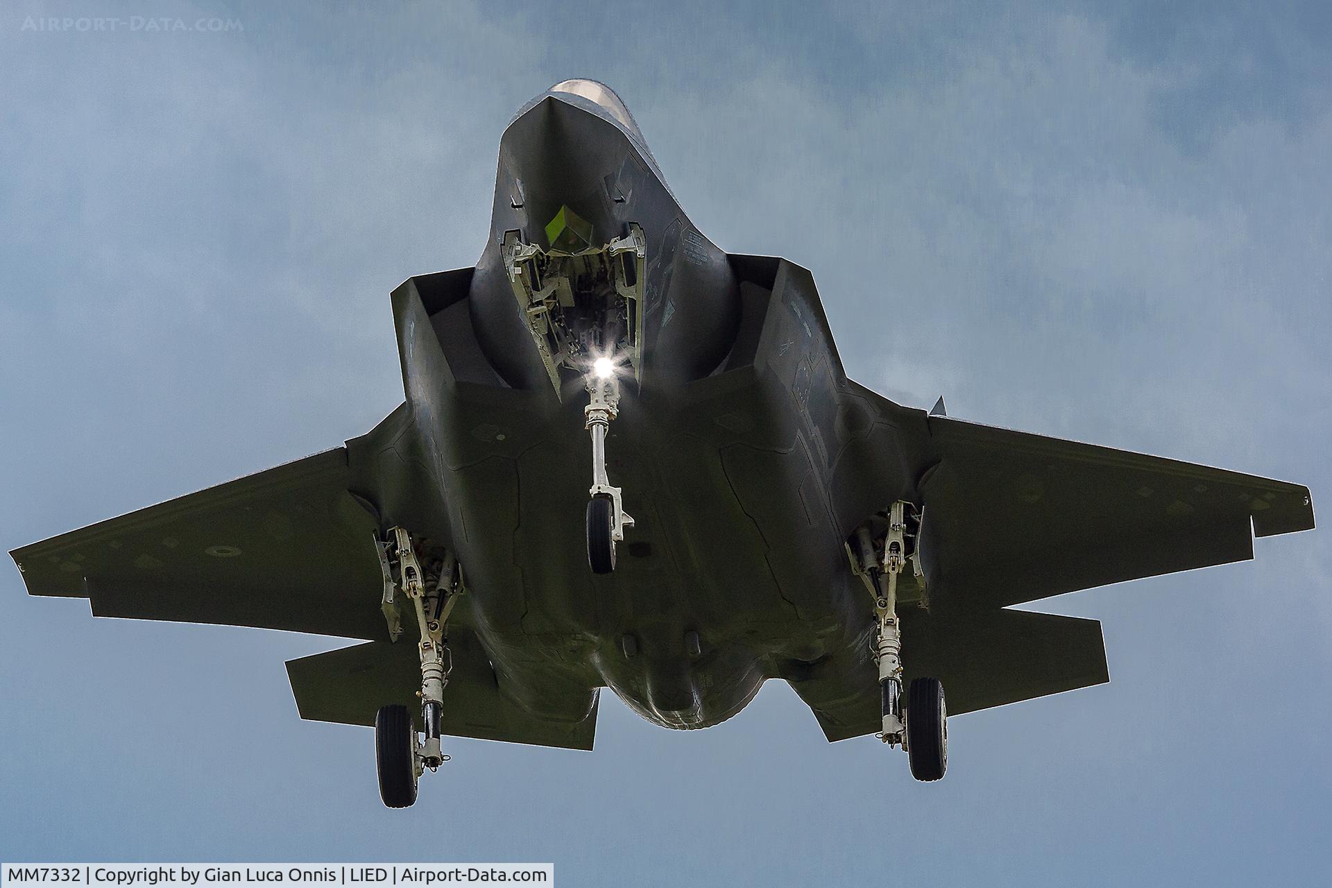 MM7332, 2015 Lockheed Martin F-35A Lightning II C/N AL-1, landing