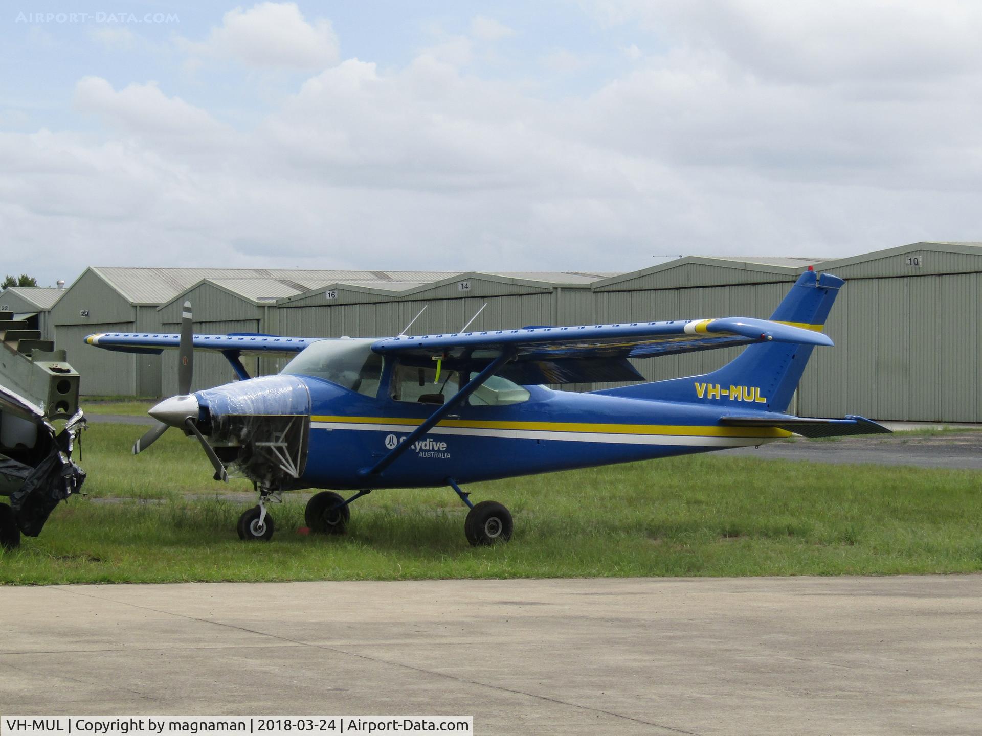 VH-MUL, Cessna 182P Skylane C/N 182-64503, At Caboolture for maintenance