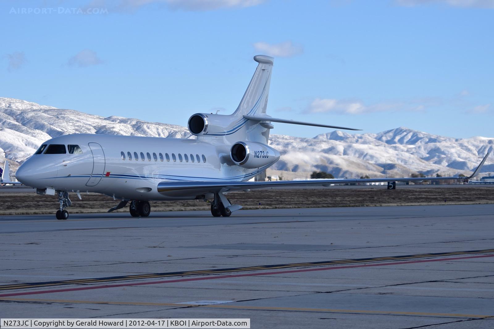 N273JC, 2007 Dassault Falcon 7X C/N 18, Taxiing on Bravo.