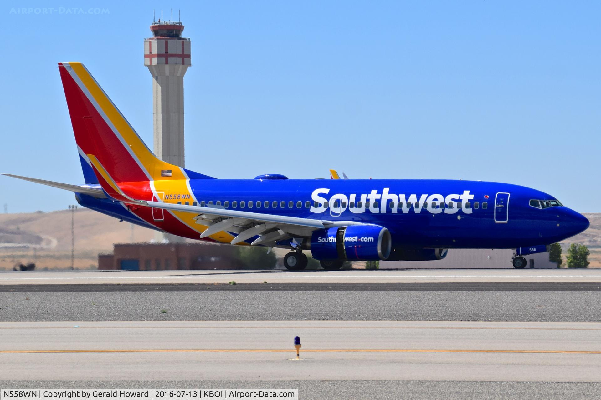 N558WN, 2002 Boeing 737-73V C/N 30248, Landing RWY 10R.