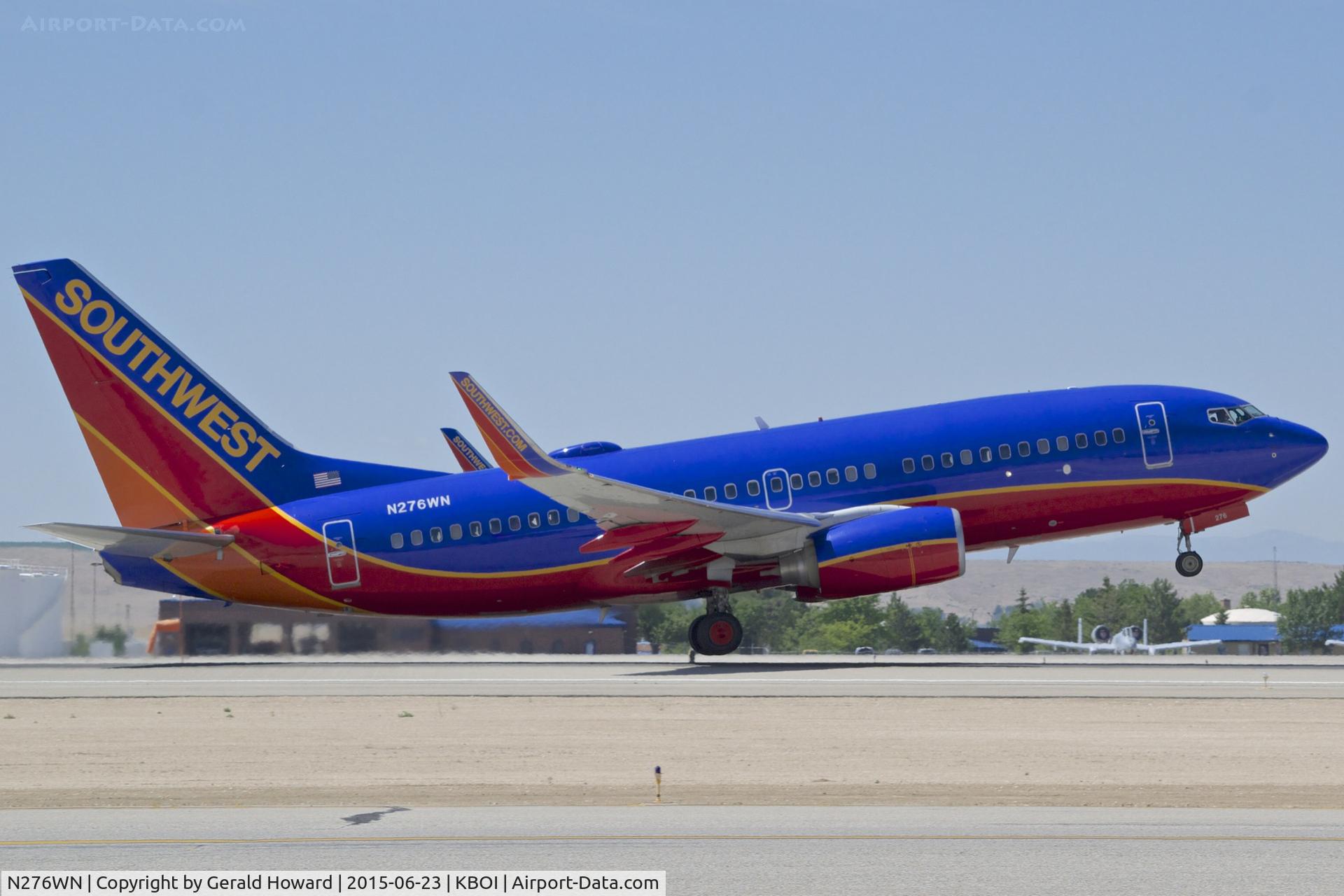 N276WN, 2007 Boeing 737-7H4 C/N 32530, Departing RWY 28R.