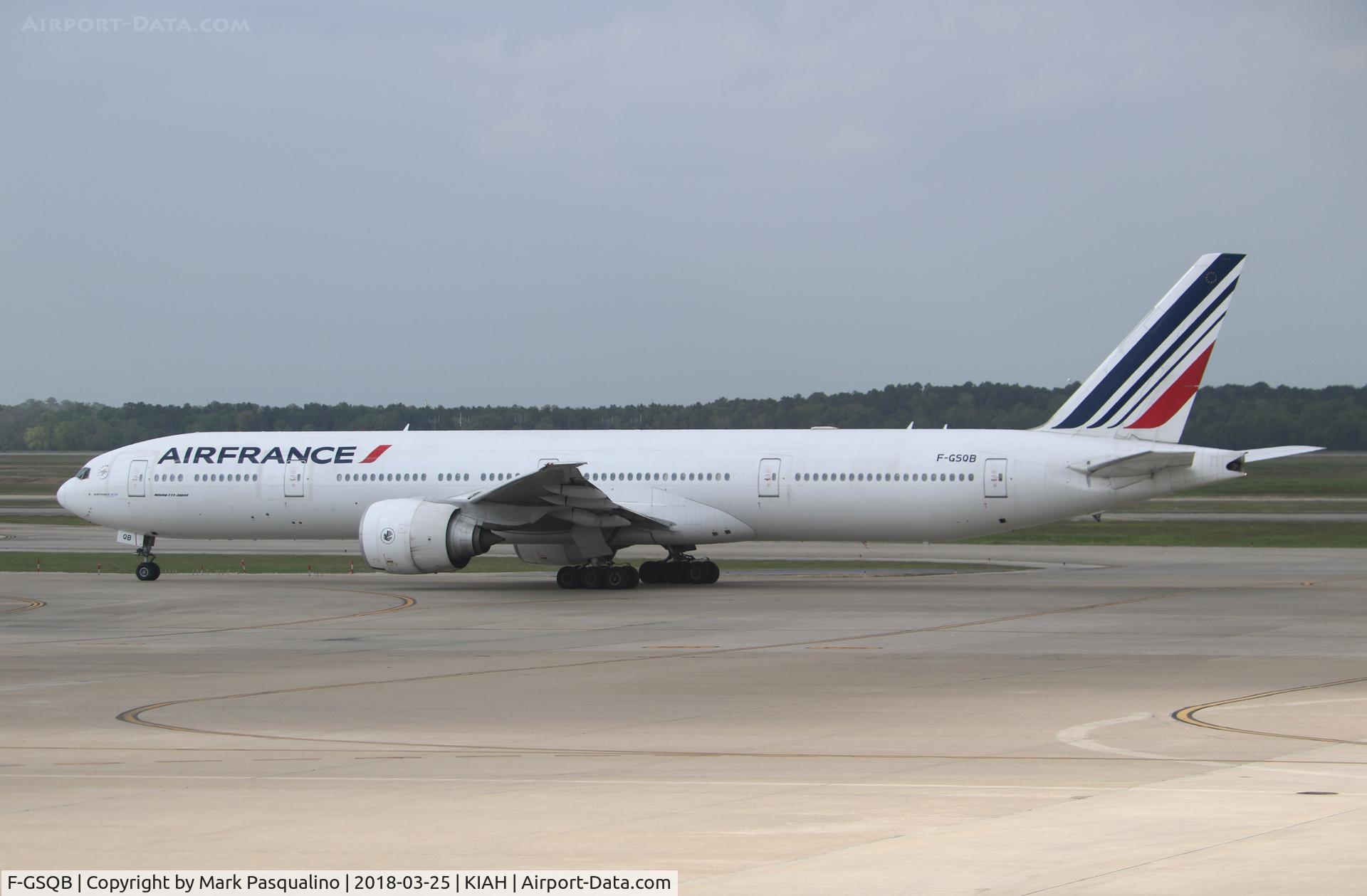 F-GSQB, 2004 Boeing 777-328/ER C/N 32724, Boeing 777-300ER