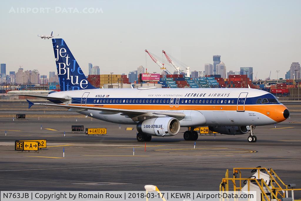 N763JB, 2008 Airbus A320-232 C/N 3707, Taxiing