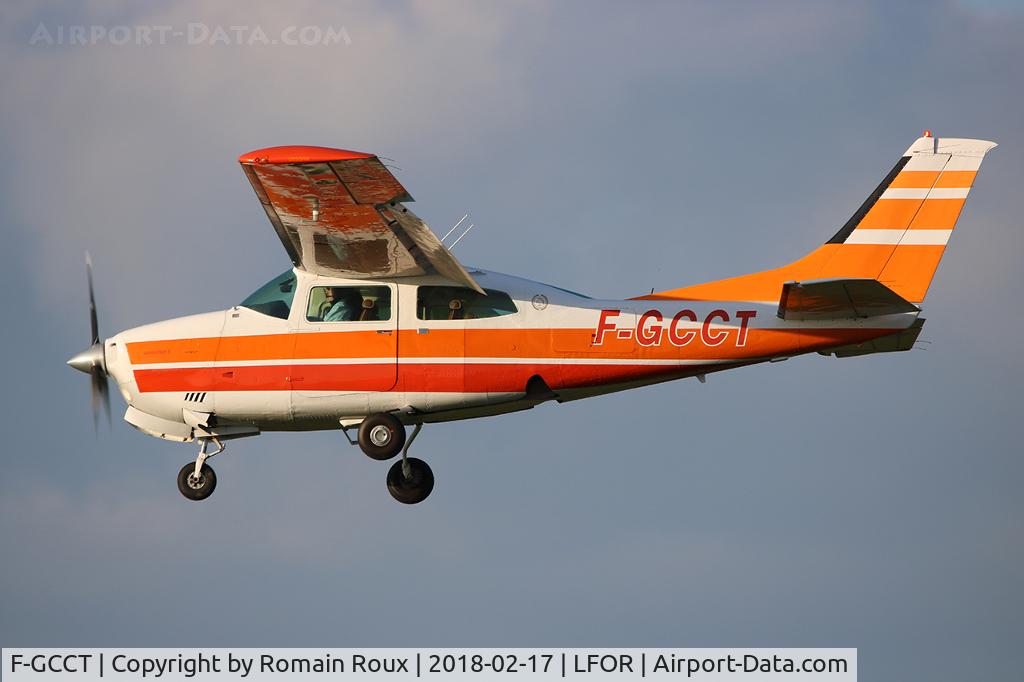 F-GCCT, 1979 Cessna 210N Centurion C/N 21062969, Landing